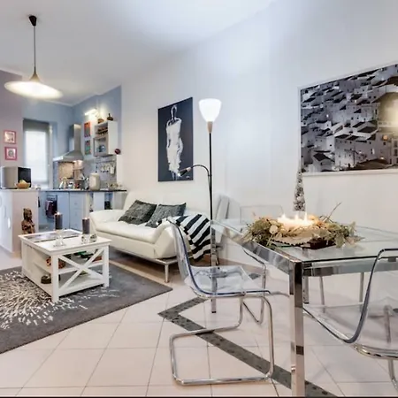 Glam In Apartment *